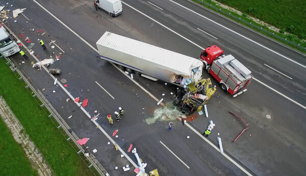 Potężny karambol na ekspresówce i drifter z Fiata Bravo